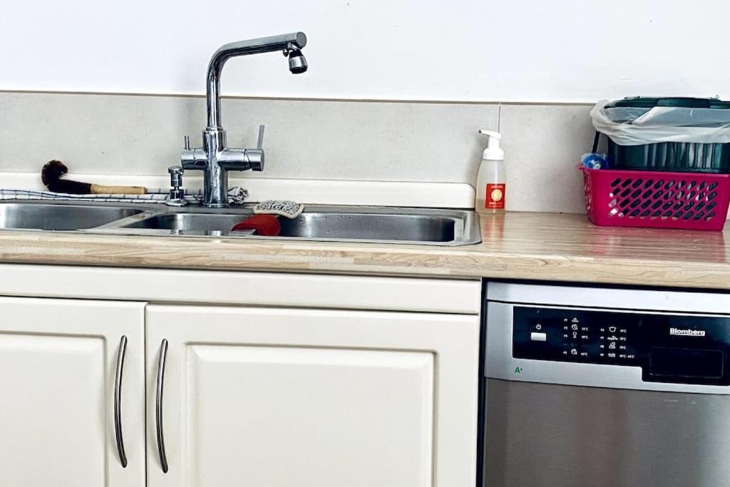 Free Breakfast, Pool, Spacious Aircon Hideaway Apartment Mosta Exterior photo
