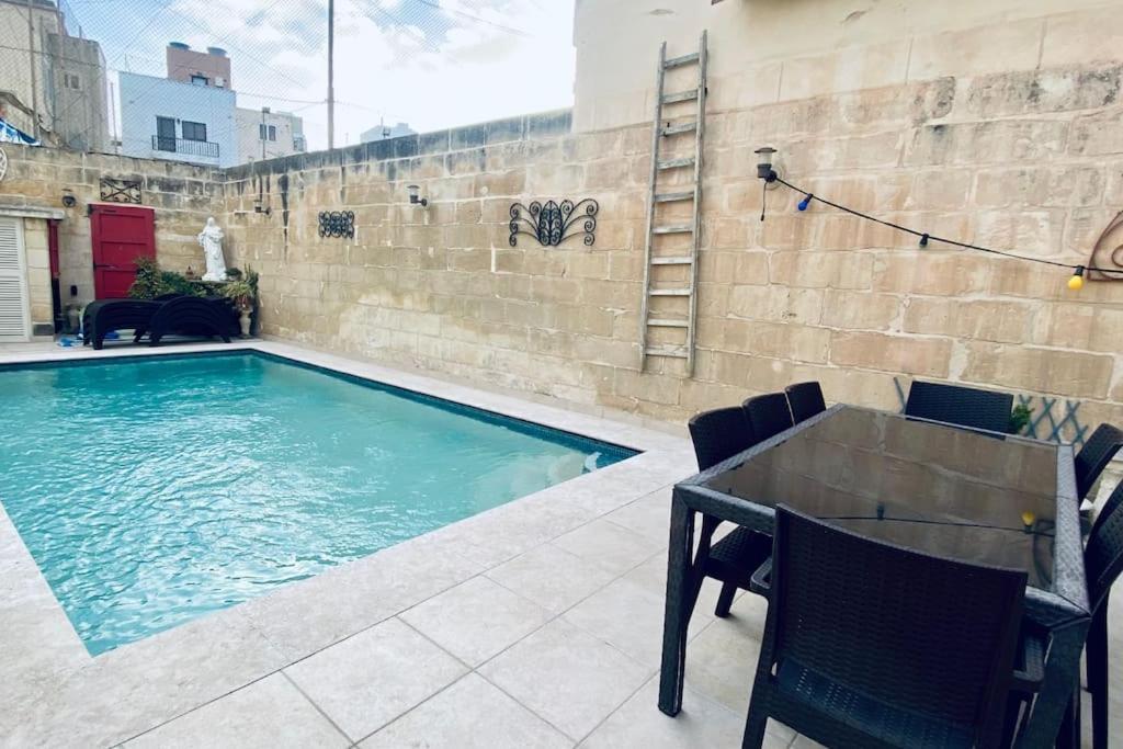 Free Breakfast, Pool, Spacious Aircon Hideaway Apartment Mosta Exterior photo