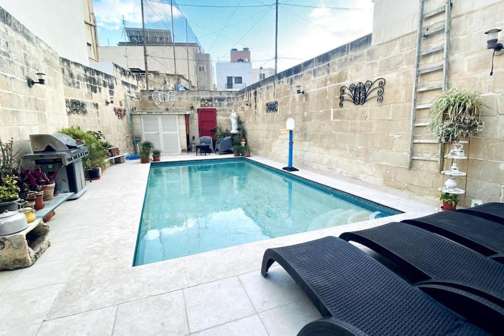 Free Breakfast, Pool, Spacious Aircon Hideaway Apartment Mosta Exterior photo