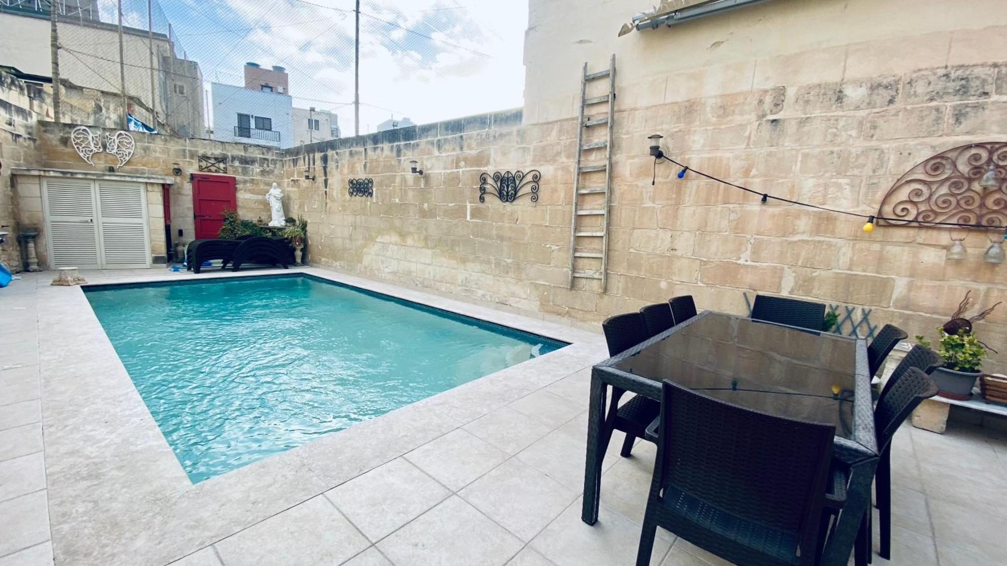 Free Breakfast, Pool, Spacious Aircon Hideaway Apartment Mosta Exterior photo